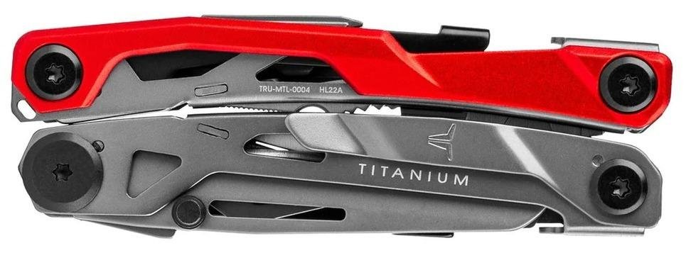 Alicate Multiherramienta Portatil Titanium 7 En 1 - Color: Rojo